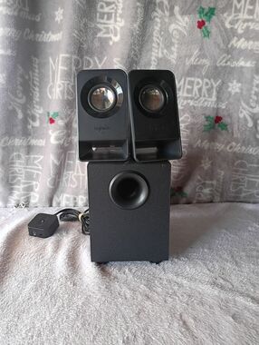 Logitech 2.1 Speaker System with Subwoofer - Black